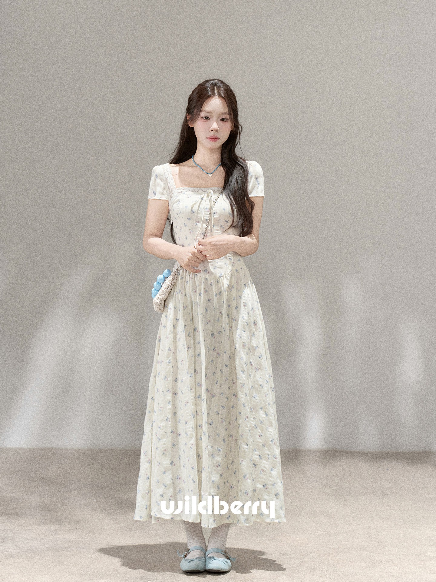 Wildberry スクエアネック 小花柄ロングワンピース