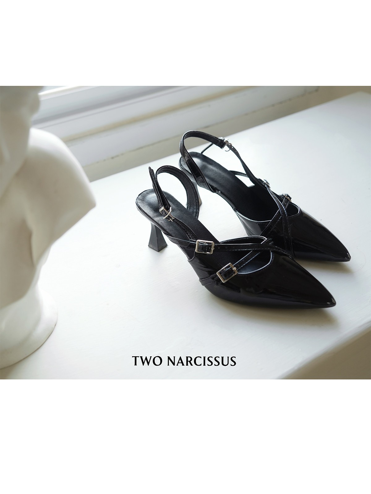 Two Narcissus ブラック ポインテッドトゥ キトゥンヒールシューズ