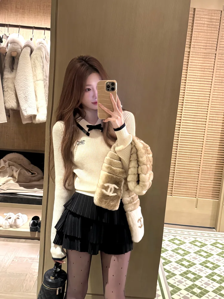 白ニットに黒いリボンを結んで🖤