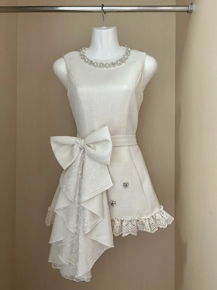この白ワンピ、フリル長め🎀