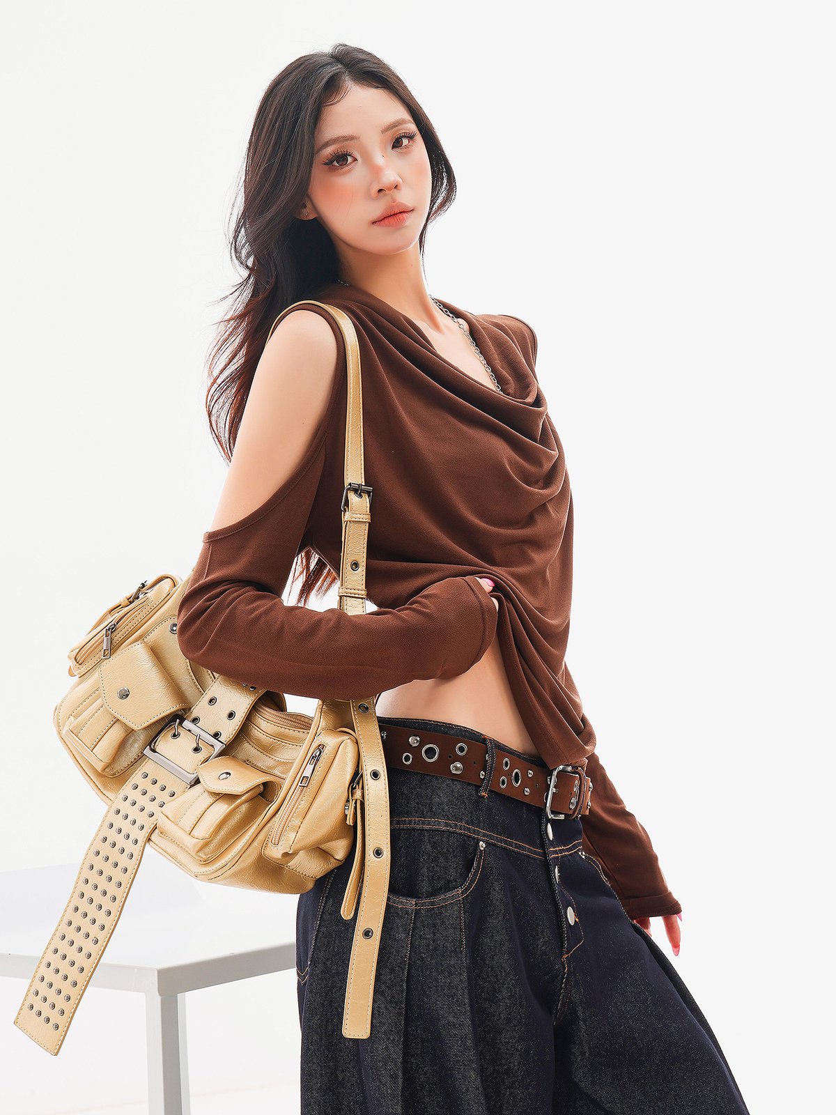 ギャザー ドレープネック オフショルダー長袖Tシャツ｜商品写真