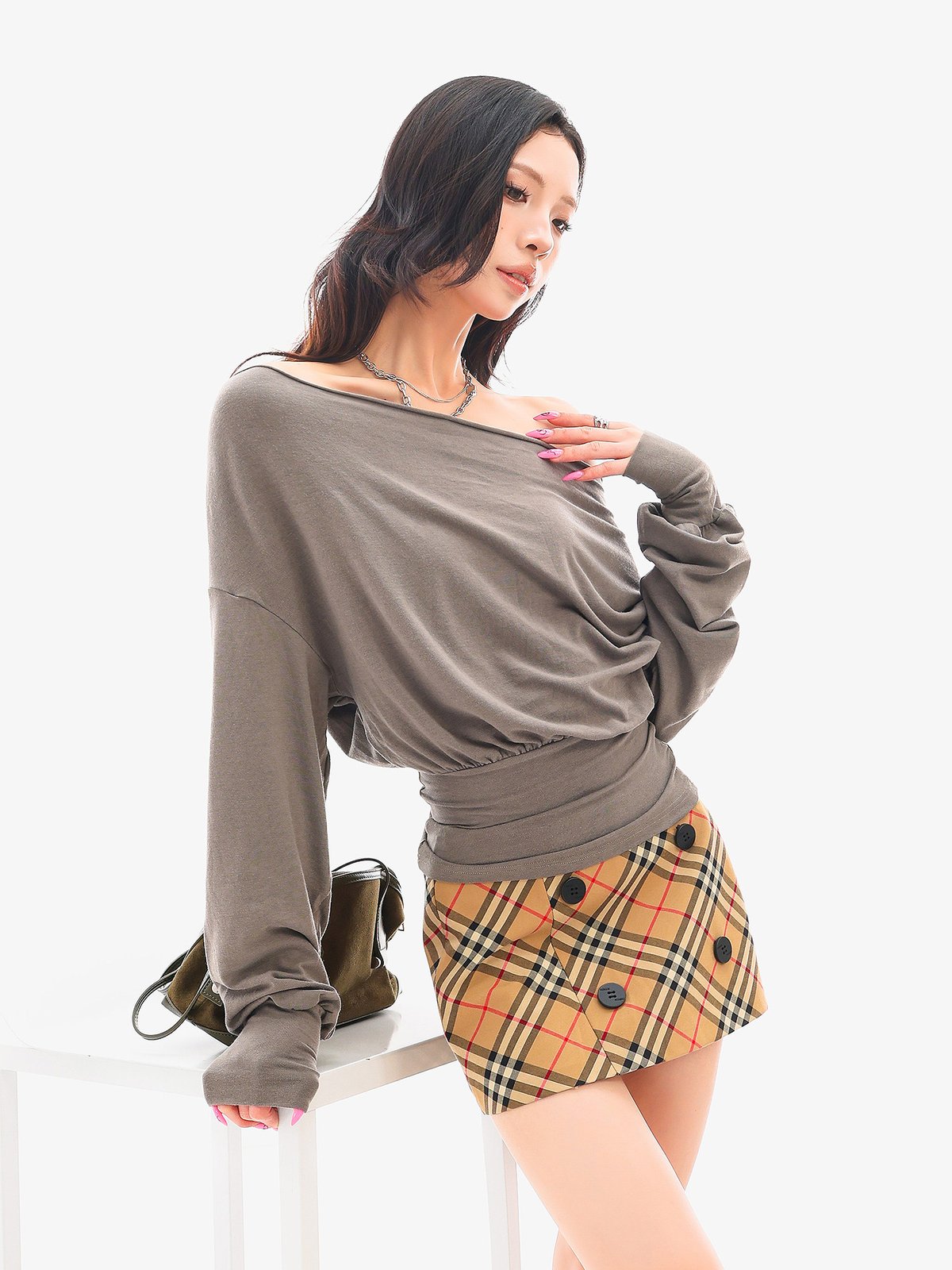 オフショルダー 長袖Tシャツ 無地｜商品写真