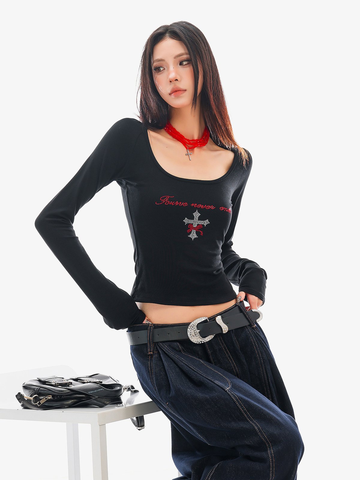 ラインストーンロゴ プリント 長袖Tシャツ ブラック｜商品写真