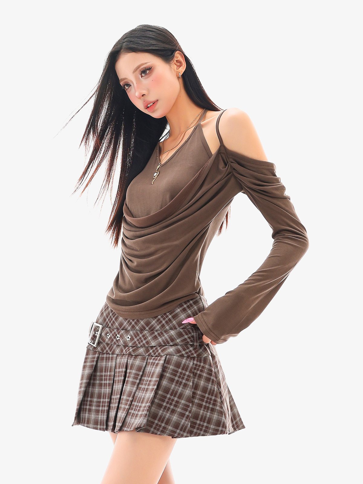 ドレープネック ホルター レイヤード風 長袖Tシャツ｜商品写真