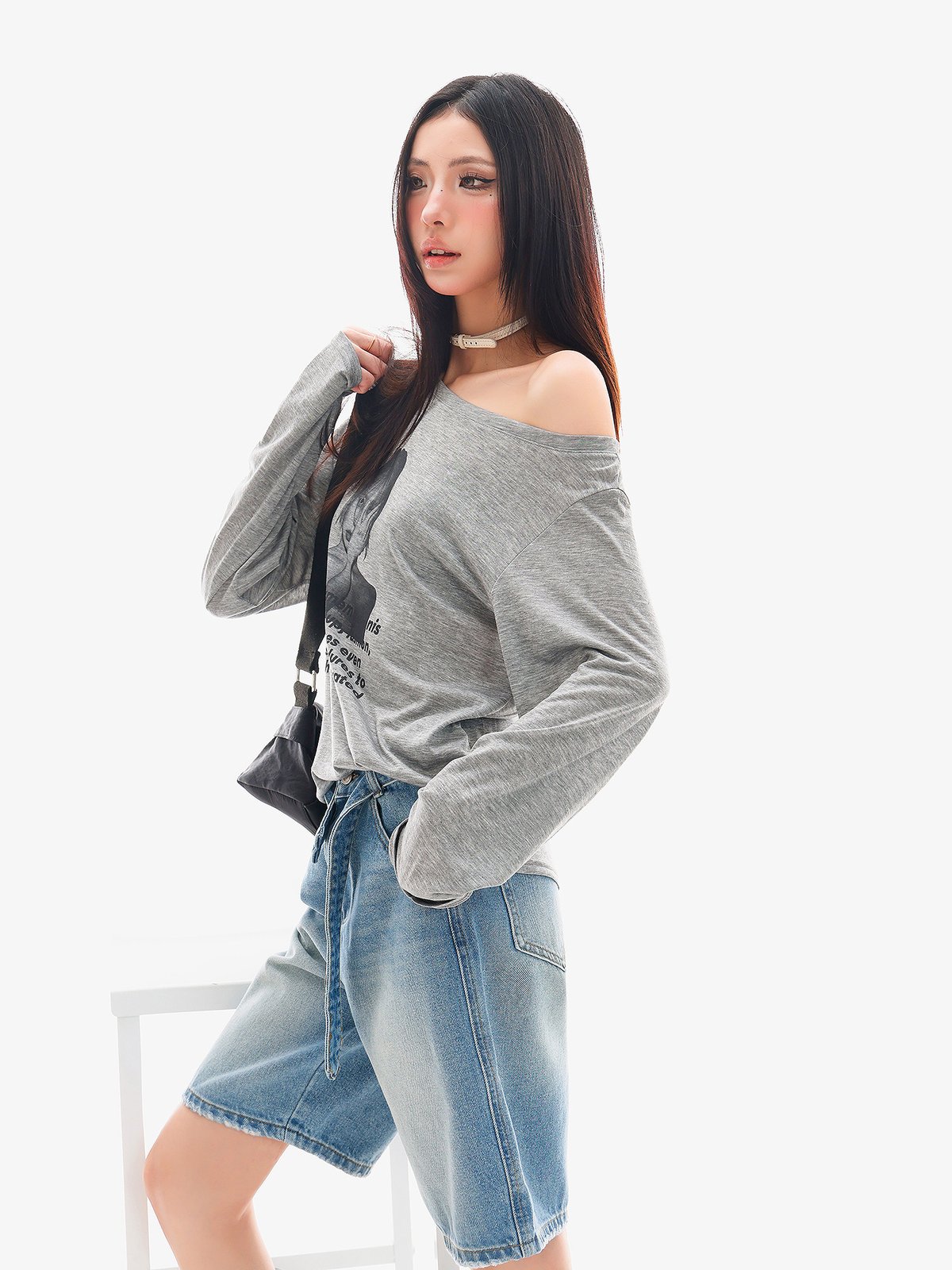 ポートレートプリント アシメネック 長袖Tシャツ グレー｜商品写真