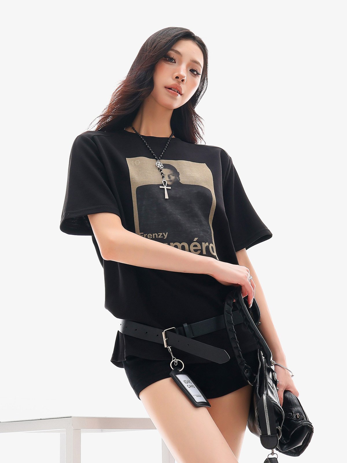 ポートレートプリント クルーネック半袖Tシャツ ブラック｜商品写真