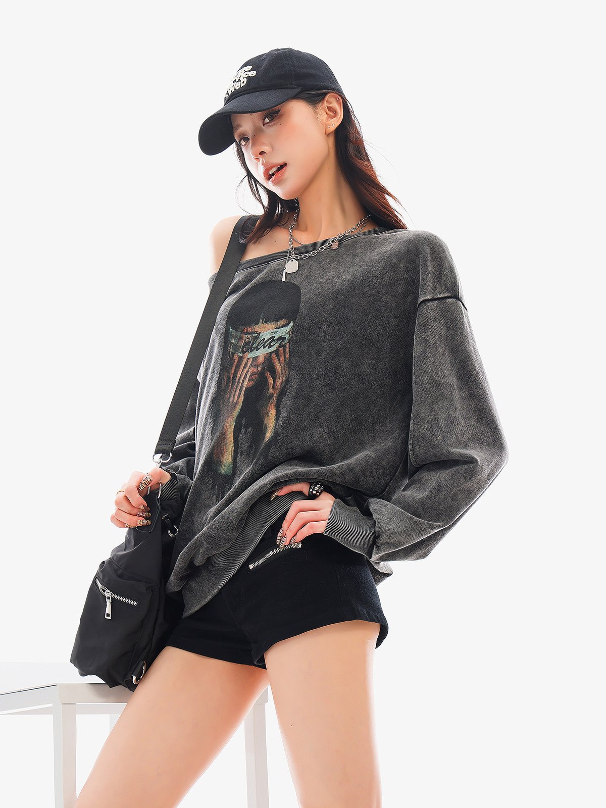 ヴィンテージ加工 ポートレートプリント ワンショルダー長袖Tシャツ｜商品写真