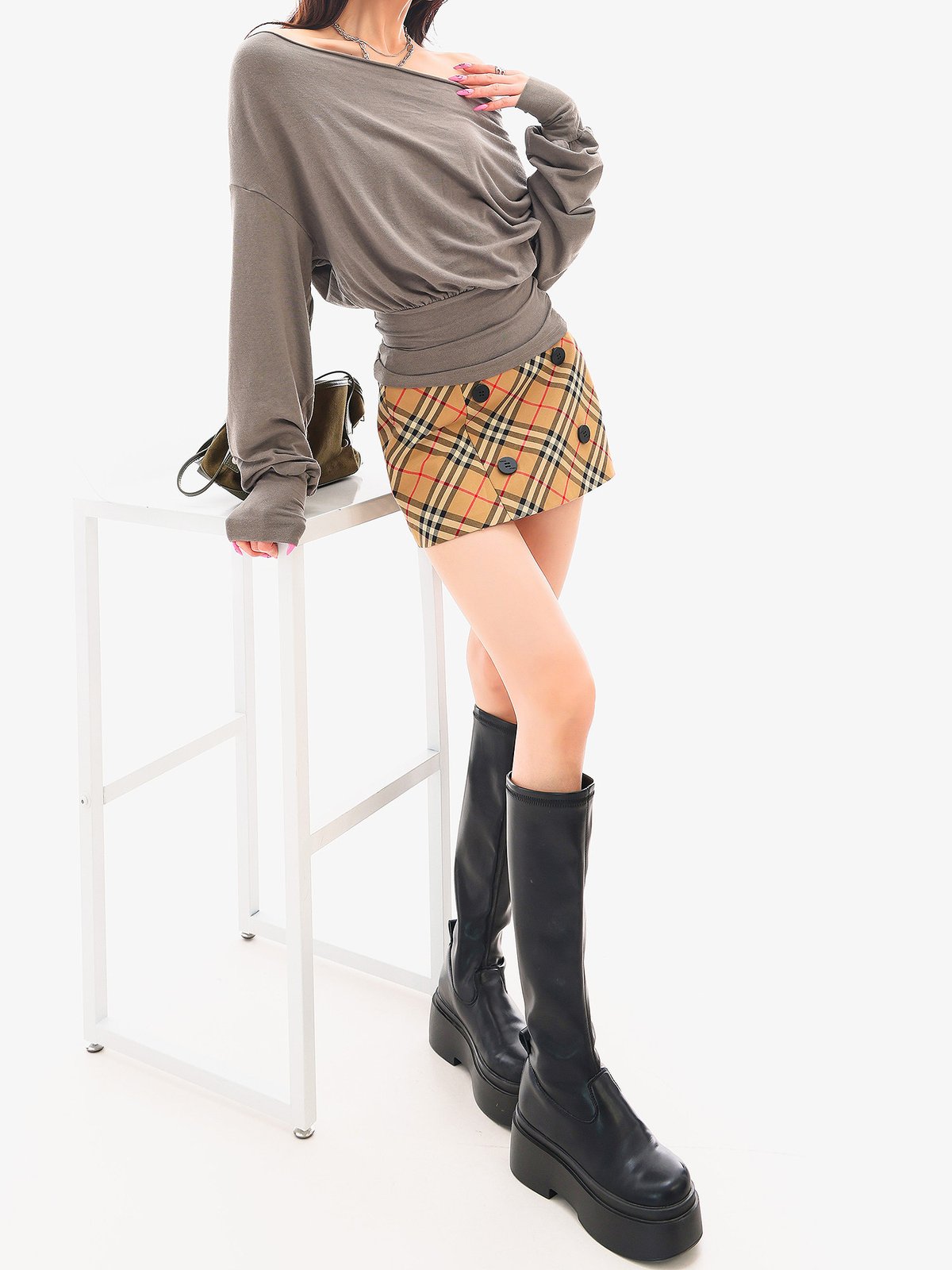 チェック柄 ボタン飾り Aラインミニスカート｜商品写真