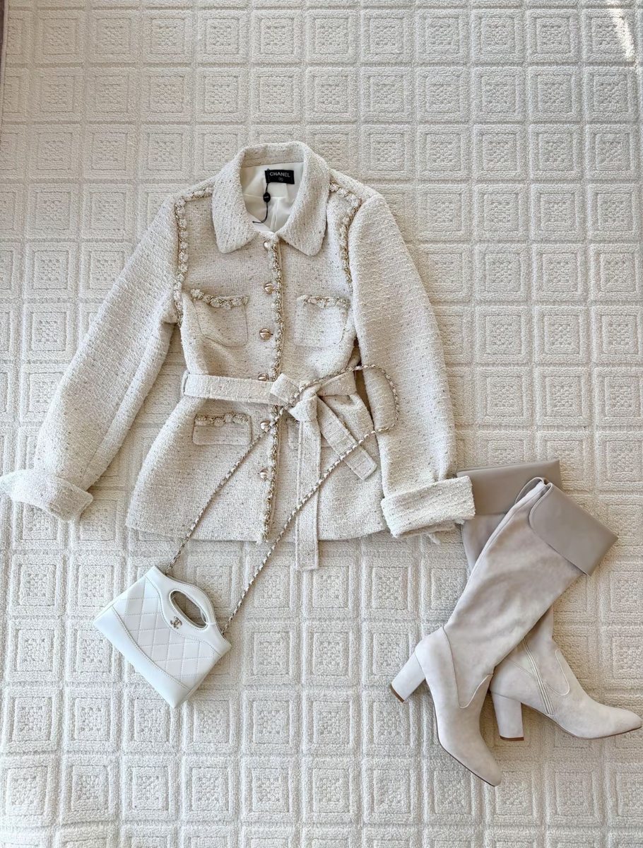 秋服、白と黒で迷う🍂 写真2