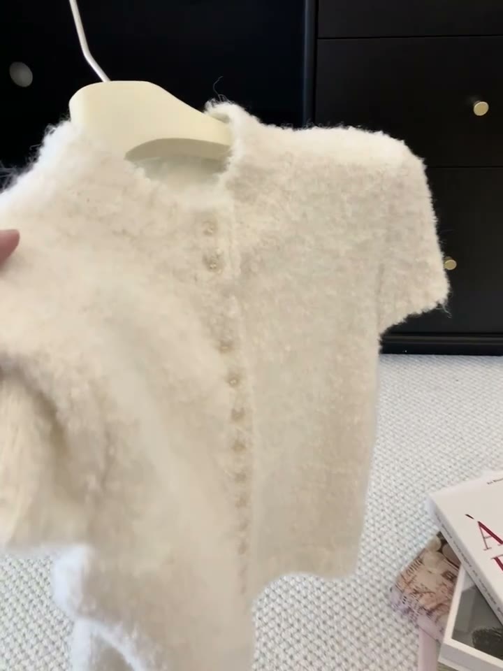 半袖のふわふわニット☁️