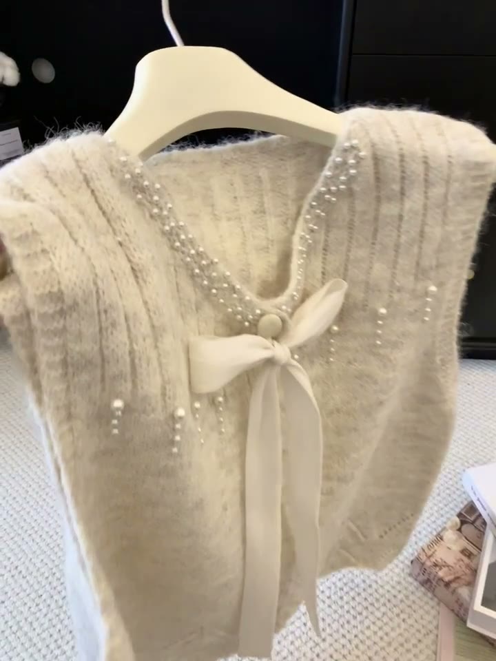 リボン付きのニットベスト🎀