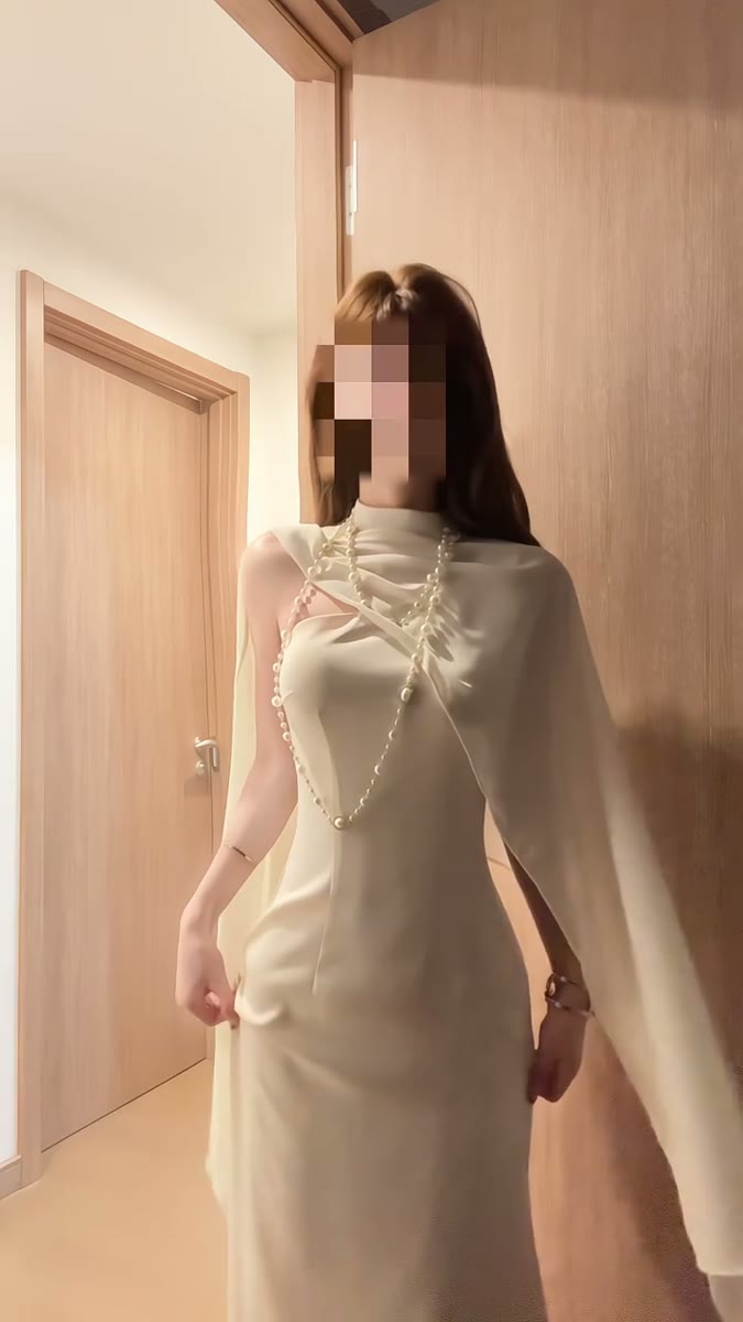 このドレス、肩のデザインが好き🕊️
