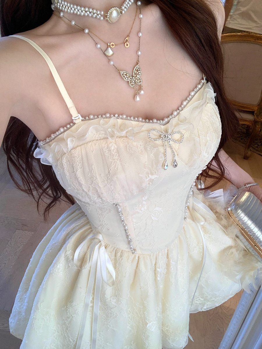 胸元のレースが可愛いワンピ👑