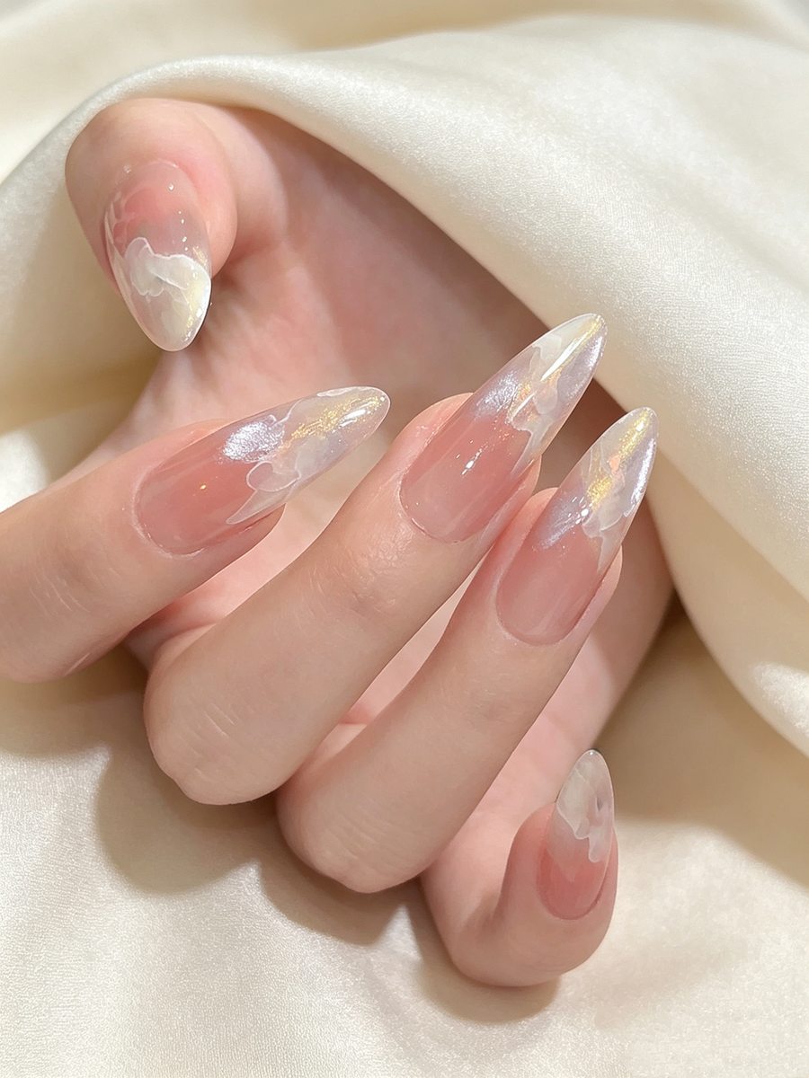 爪の先の白い模様がかわいい🐚