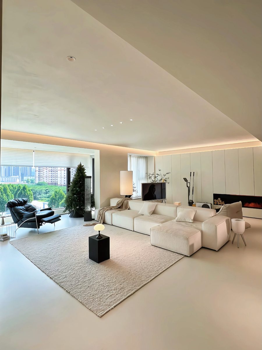 窓際にこの椅子、いいな🛋️ 写真2