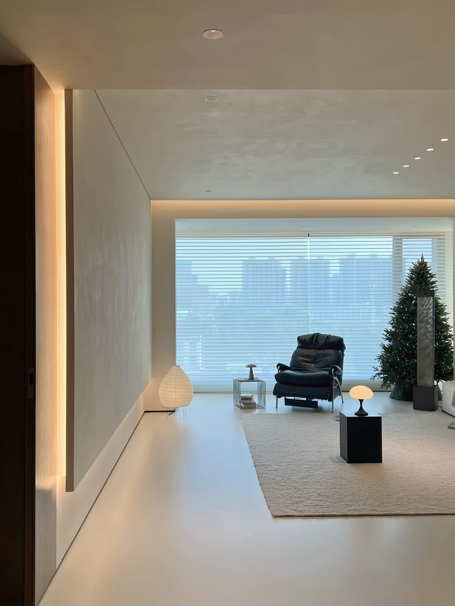 窓際にこの椅子、いいな🛋️ 写真3