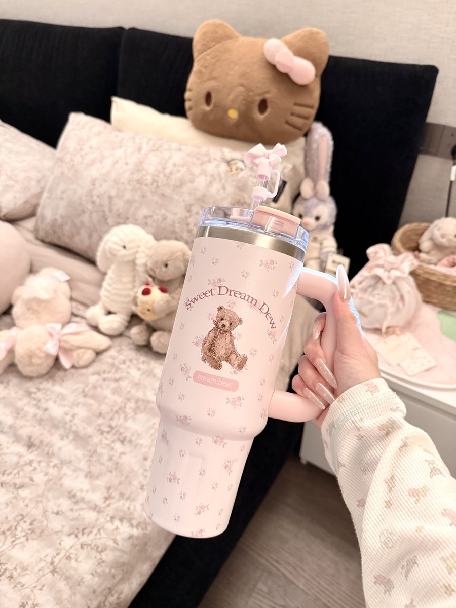くまのタンブラー、持ち手までピンク🧸