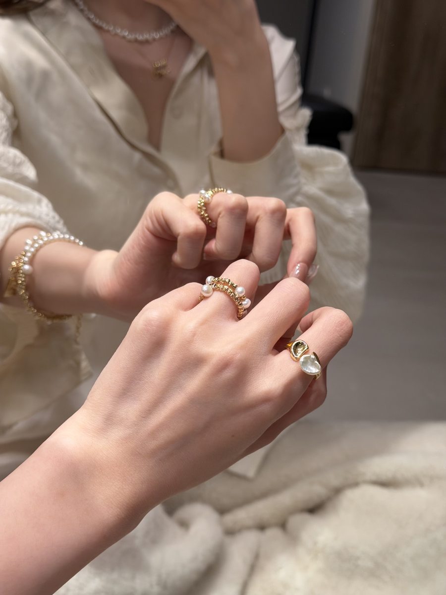 ネックレスは重ねる派？🤍 写真3
