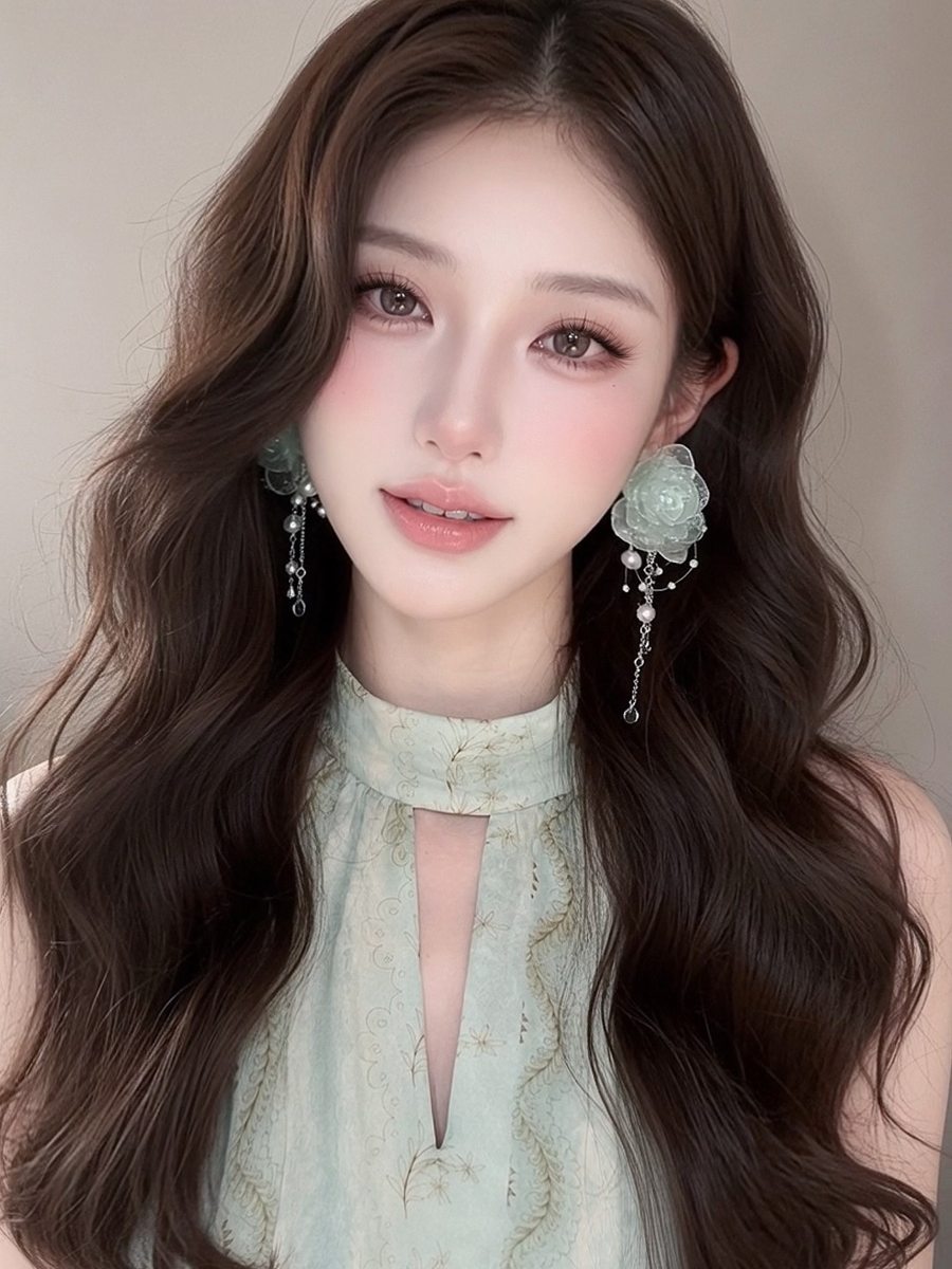 服と耳飾りの色が一緒🌿 写真3