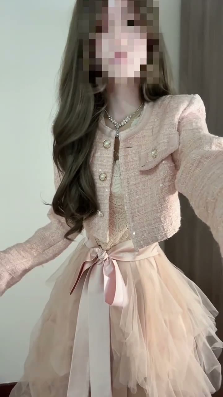 ピンクのジャケットにふわっとチュール🎀