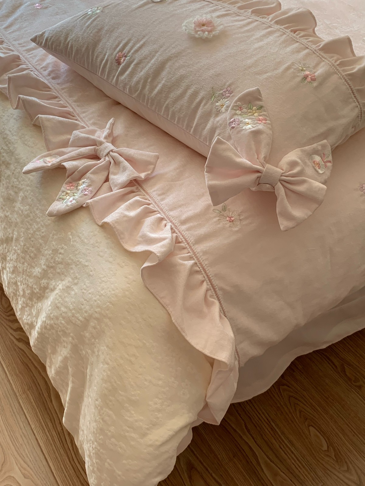 枕にもお布団にも大きなリボン🎀 写真3