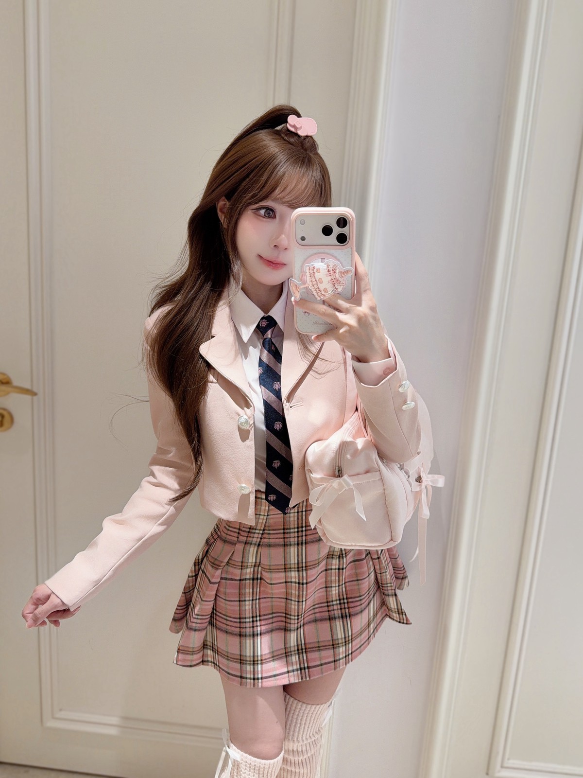 ピンクのチェックにネクタイを🩷 写真3