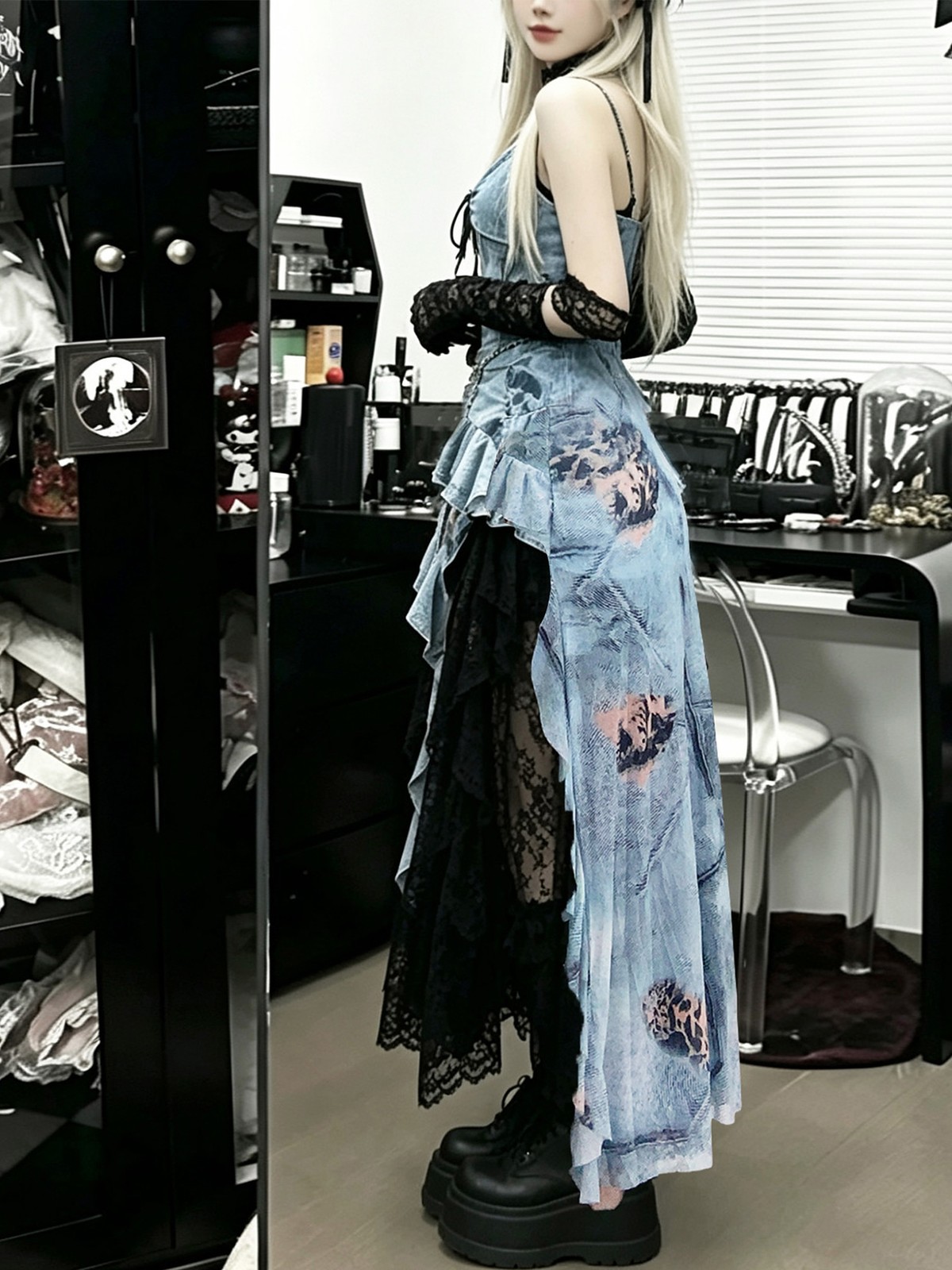 青いフリルから黒レースがのぞく🖤 写真3