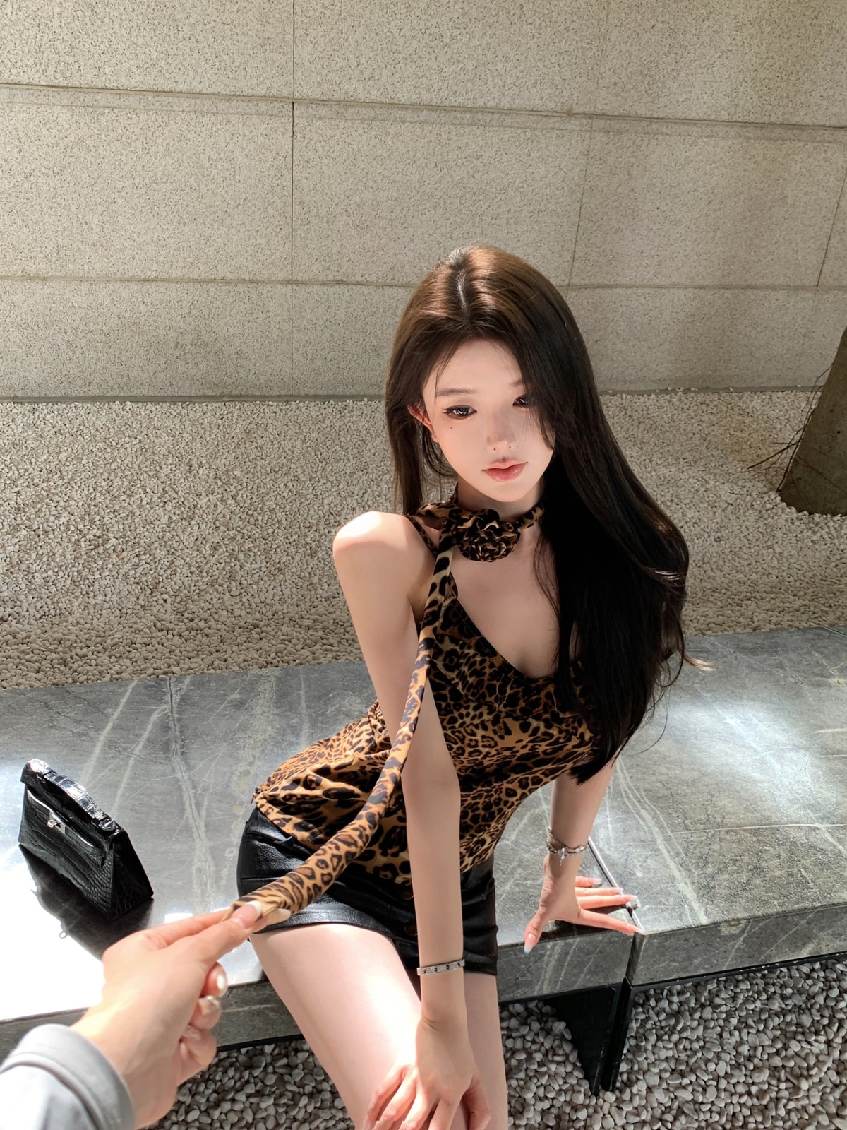 ヒョウ柄キャミに同じ柄のスカーフ🐆