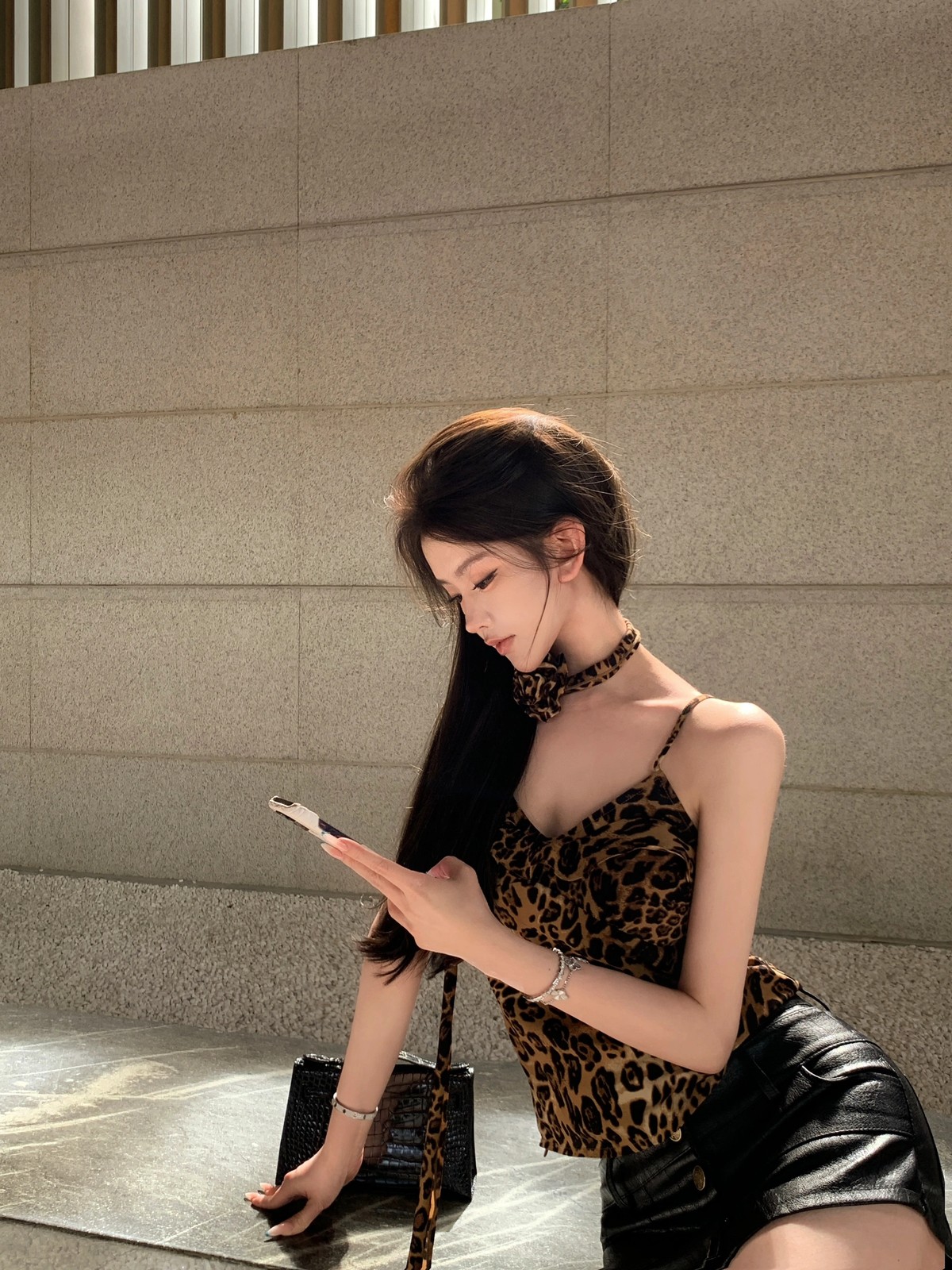 ヒョウ柄キャミに同じ柄のスカーフ🐆 写真3