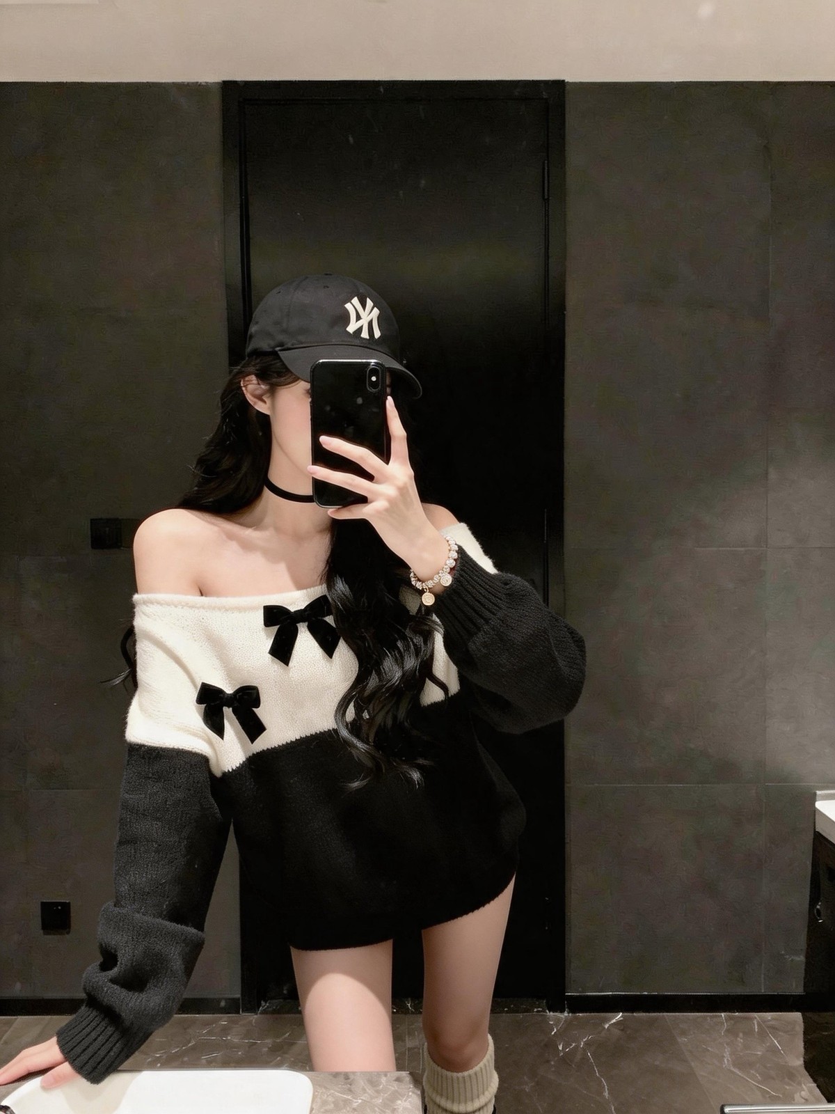 リボンニットに黒キャップを🖤 写真2