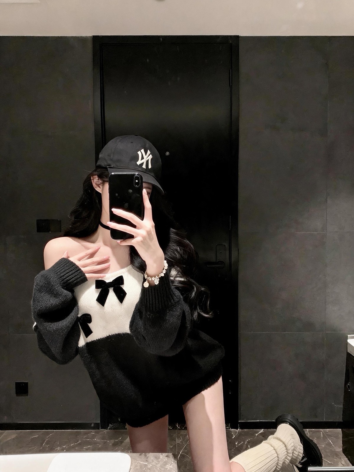 リボンニットに黒キャップを🖤 写真3