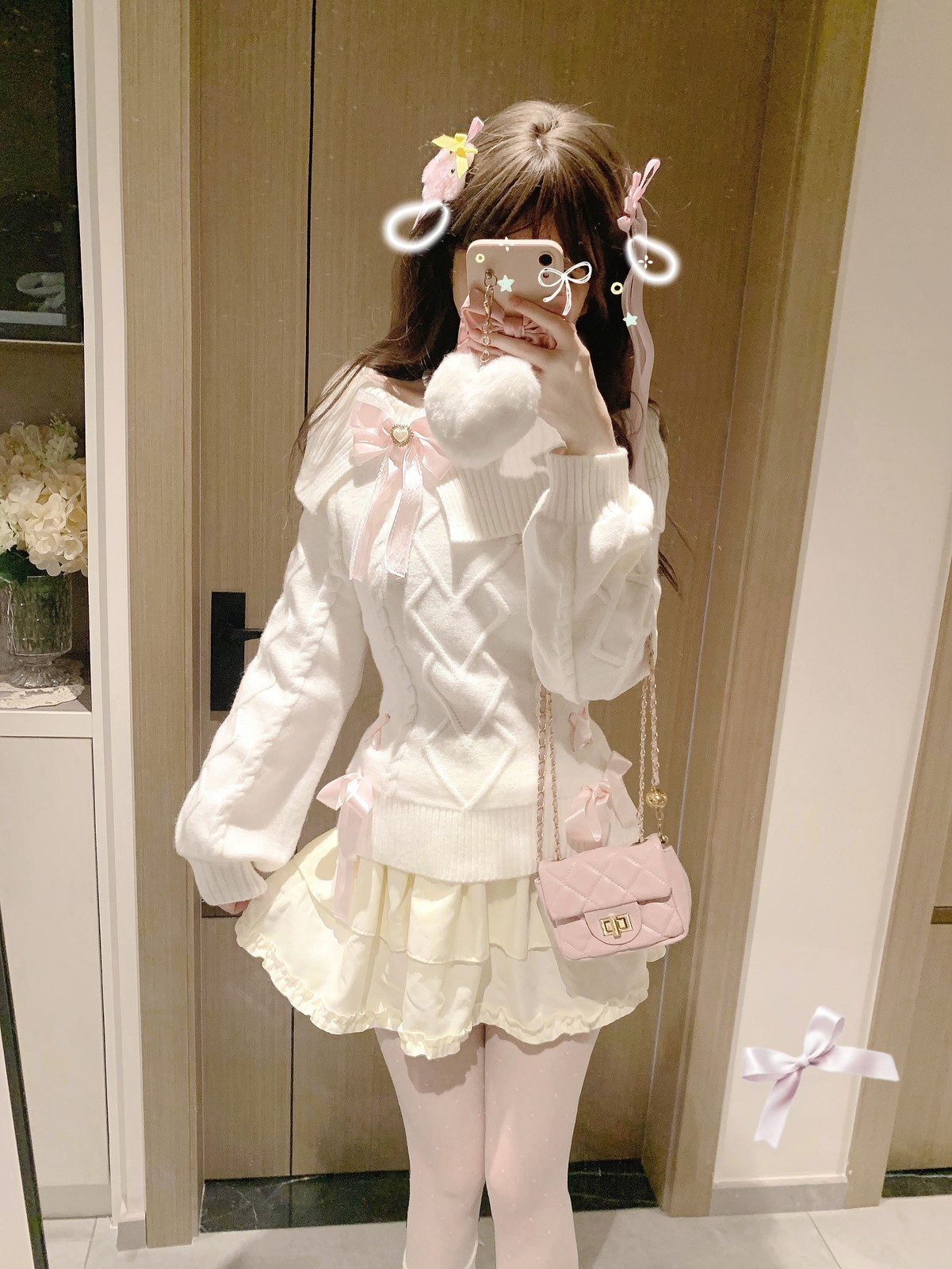 白ニットにハートとピンクのリボン🎀 写真2