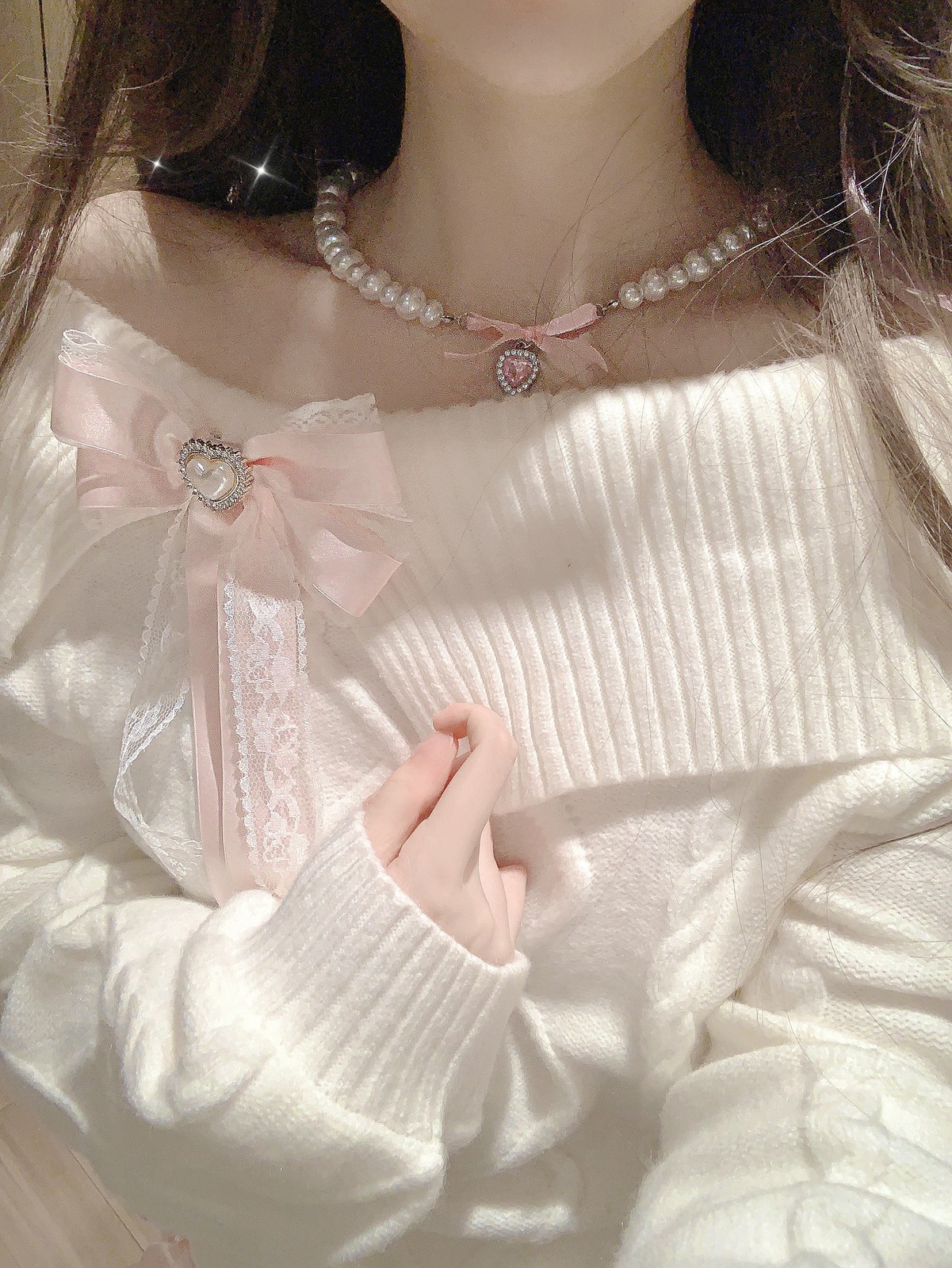 白ニットにハートとピンクのリボン🎀 写真3
