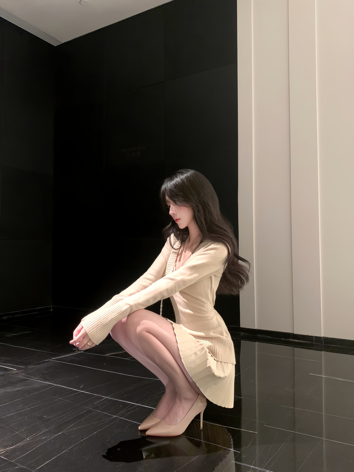 深めVニットからレースをちらっと🤍 写真2