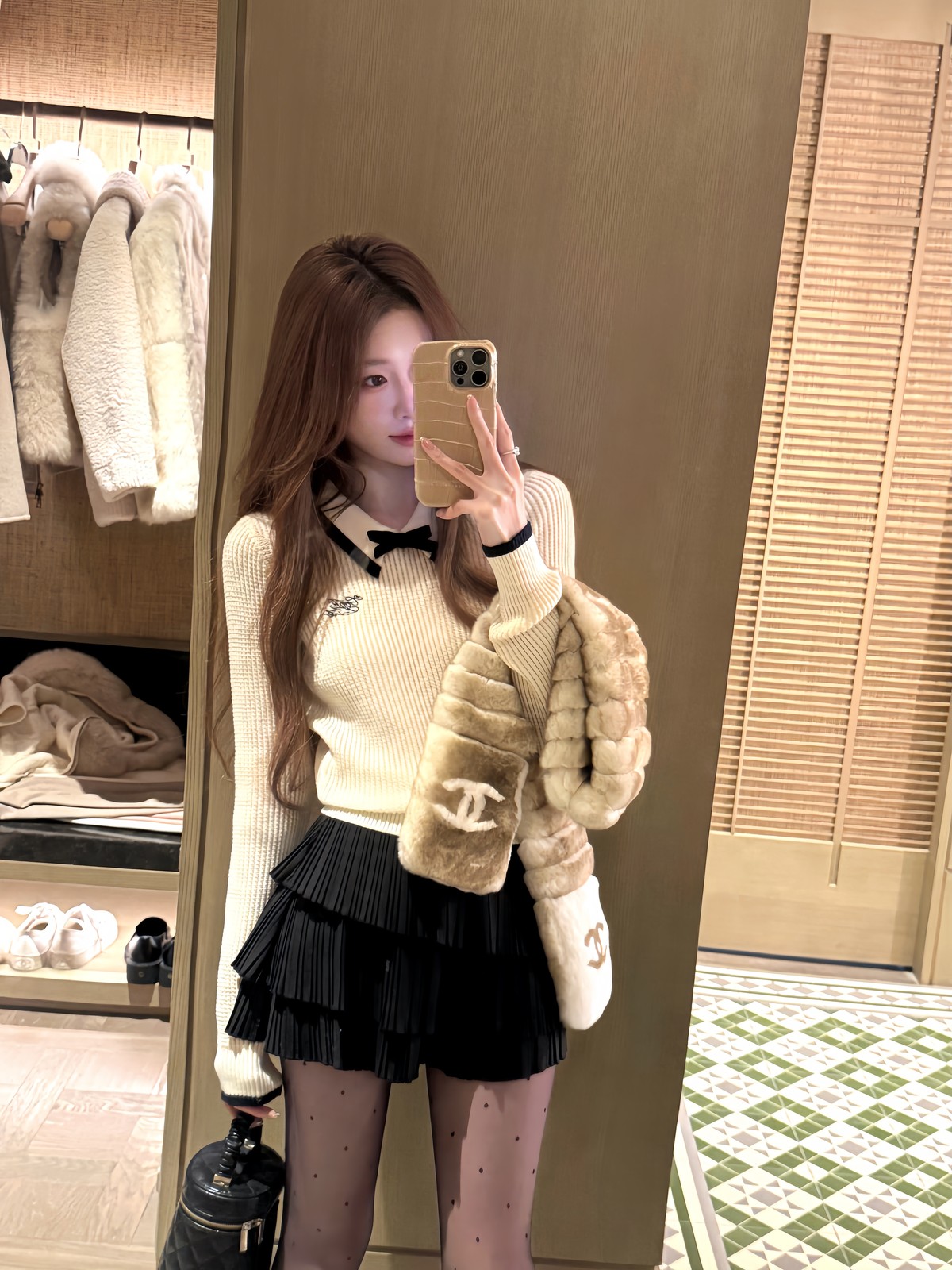 白ニットに黒いリボンを結んで🖤