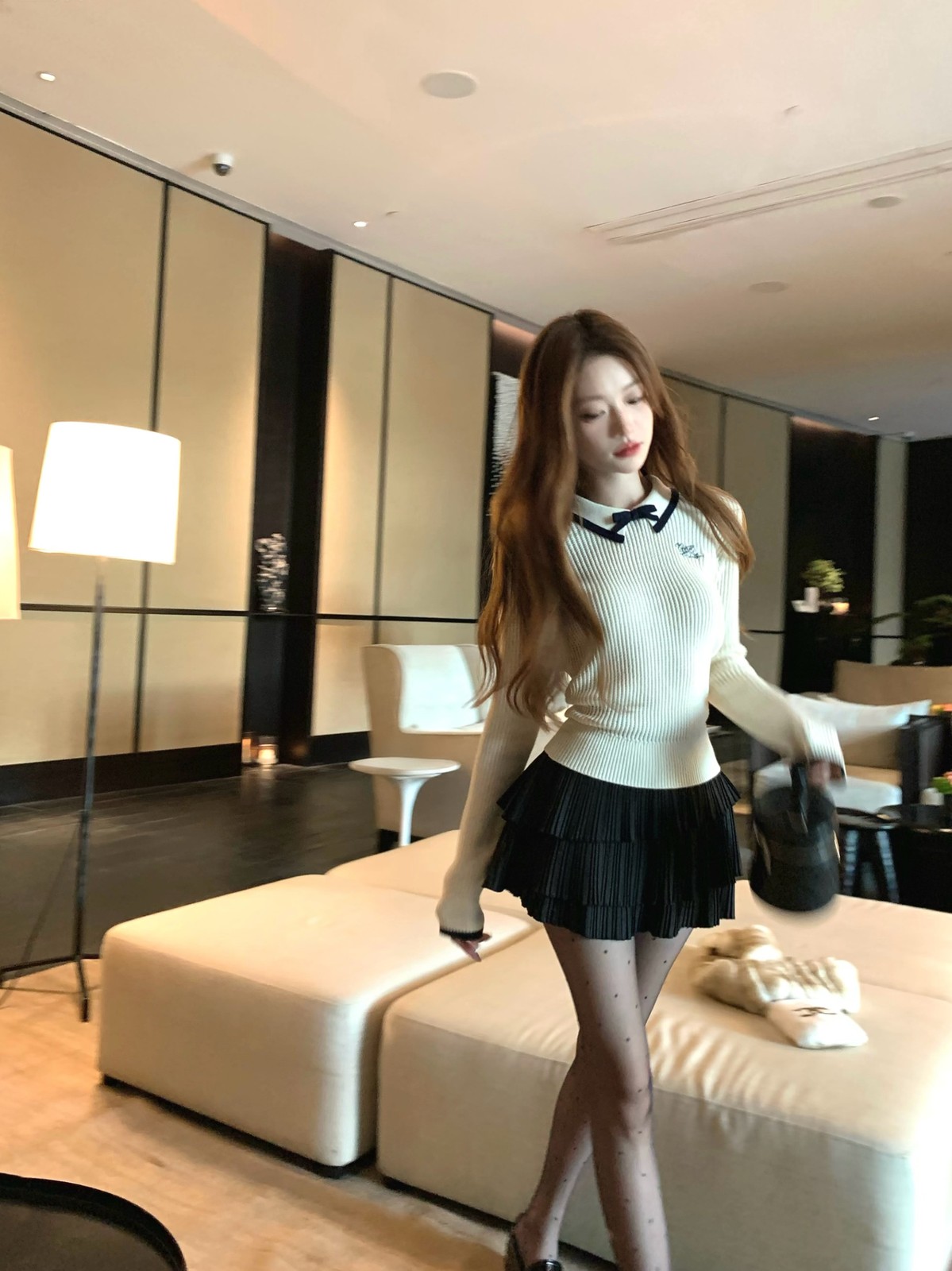 白ニットに黒いリボンを結んで🖤 写真3