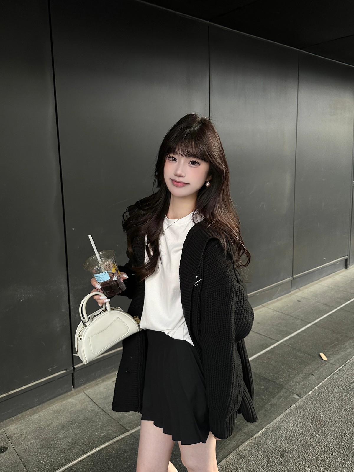 黒を中心に、ミニ丈もパンツも🖤 写真2