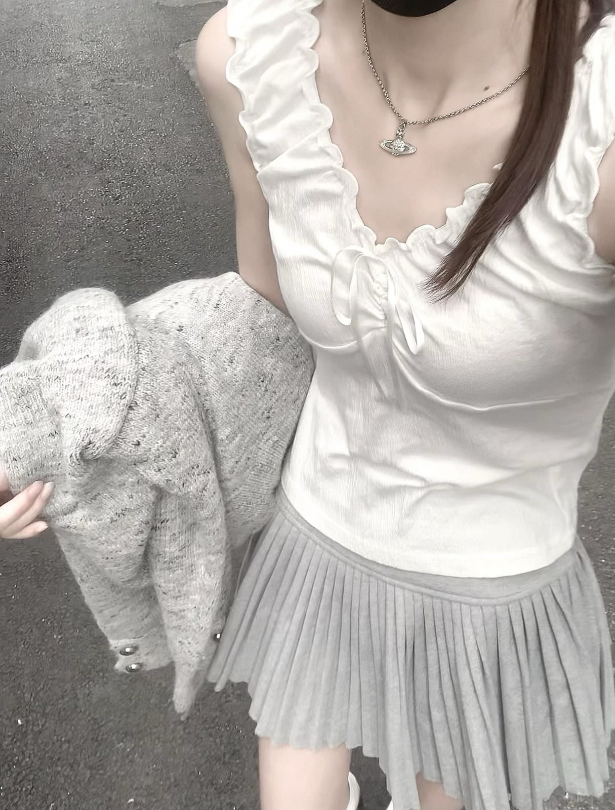 グレーの重ね着に白リボン🩶 写真2