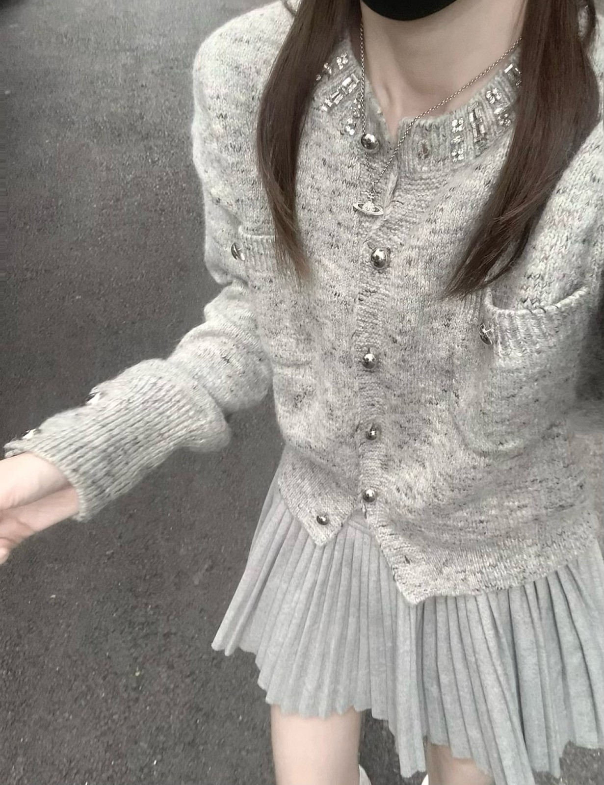 グレーの重ね着に白リボン🩶 写真3