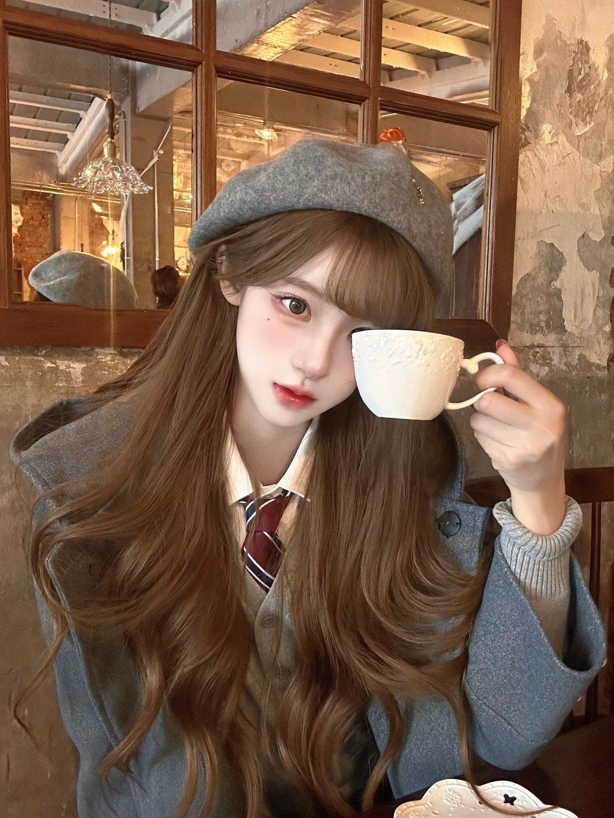 ベレー帽とチェックで秋のカフェへ☕️ 写真2