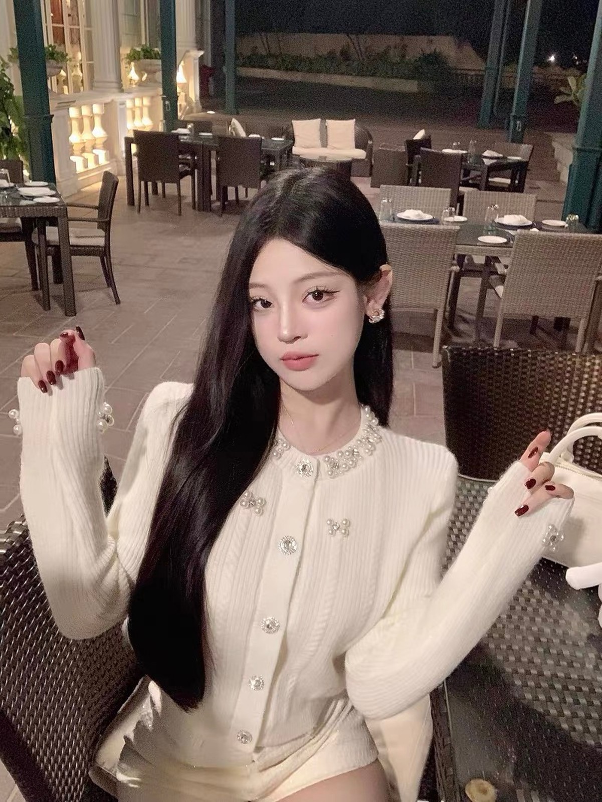 白とグレー、襟元はきらきらに💎 写真2