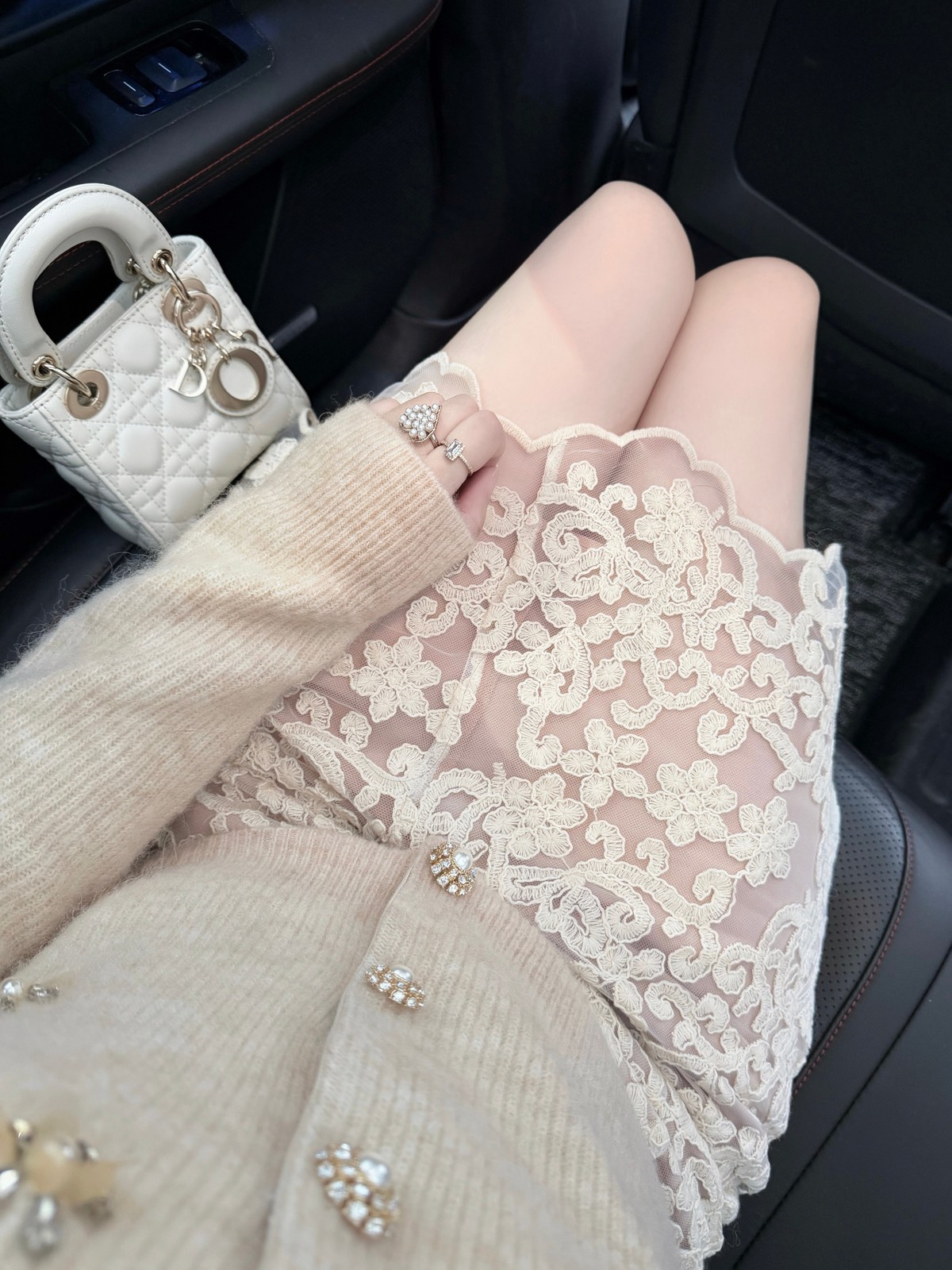 お花ボタンに白レースを合わせて🌼 写真3