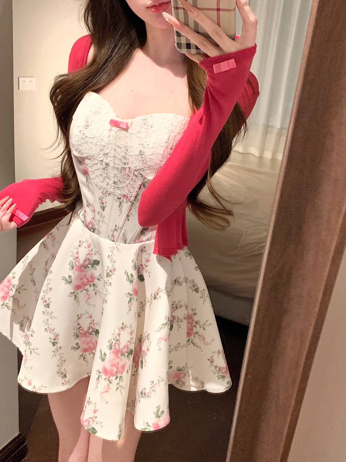 花柄ワンピに濃いピンクをひとさじ🌷