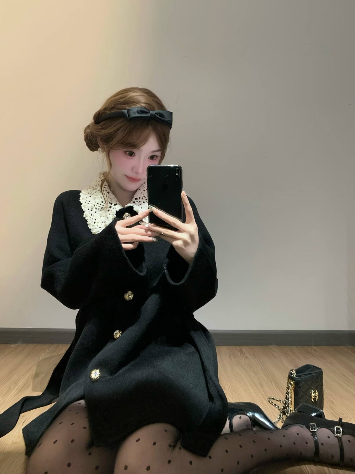 黒コートに白襟とドットタイツ🖤 写真2
