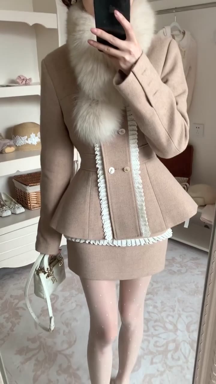 ベージュの裾がふわっと広がる🤎