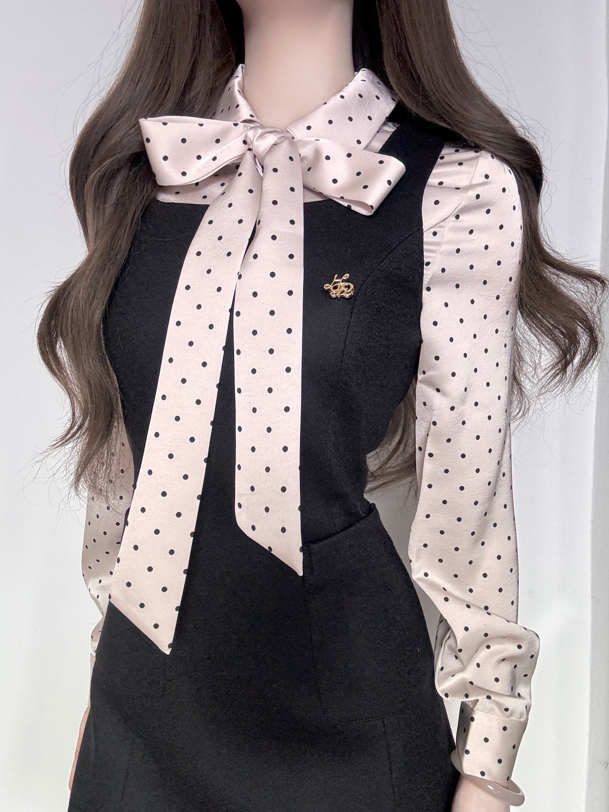 黒ワンピからピンクのドットリボン🎀