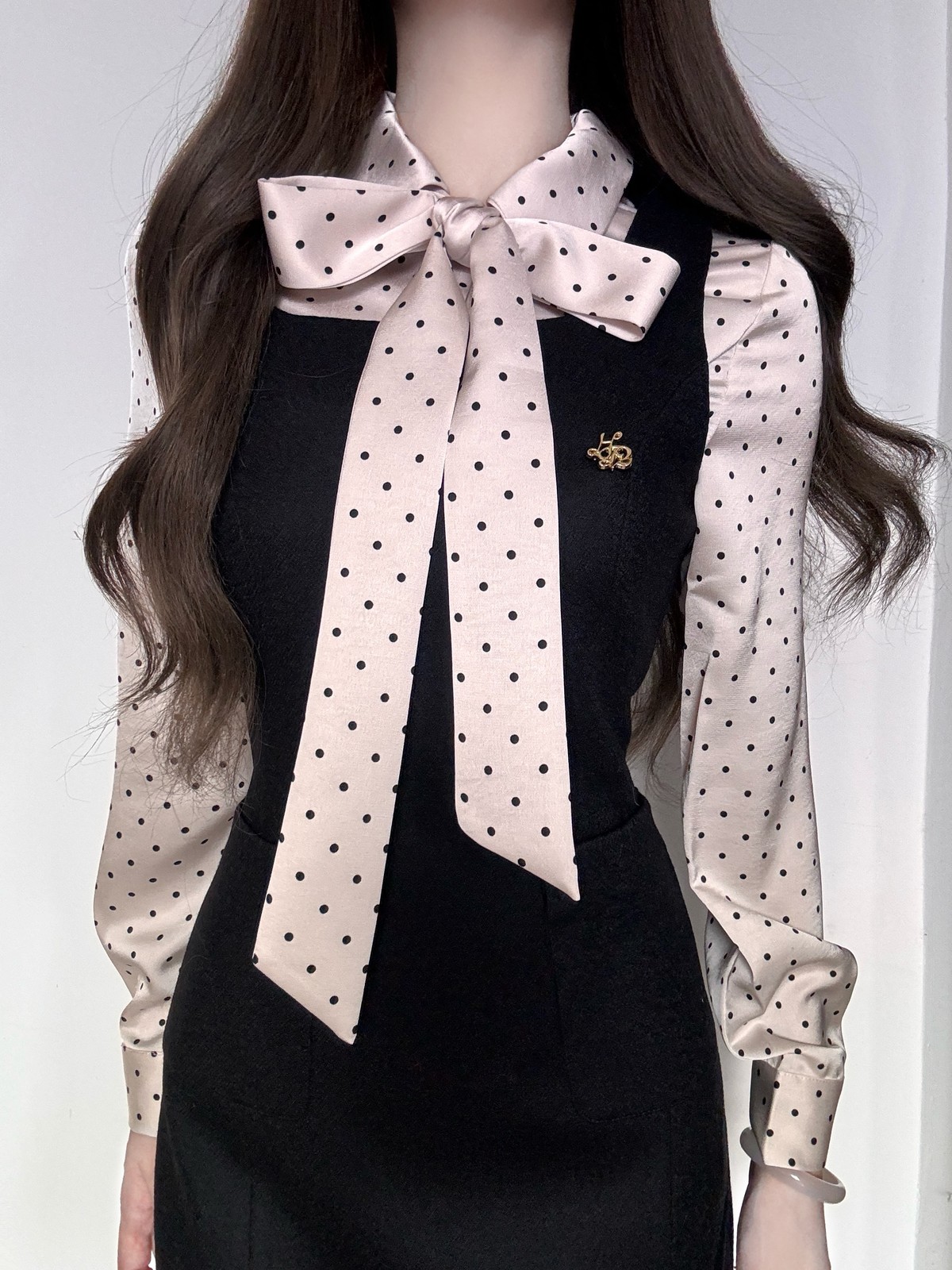 黒ワンピからピンクのドットリボン🎀 写真2