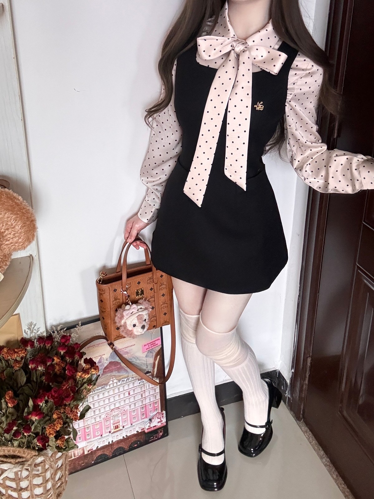 黒ワンピからピンクのドットリボン🎀 写真3