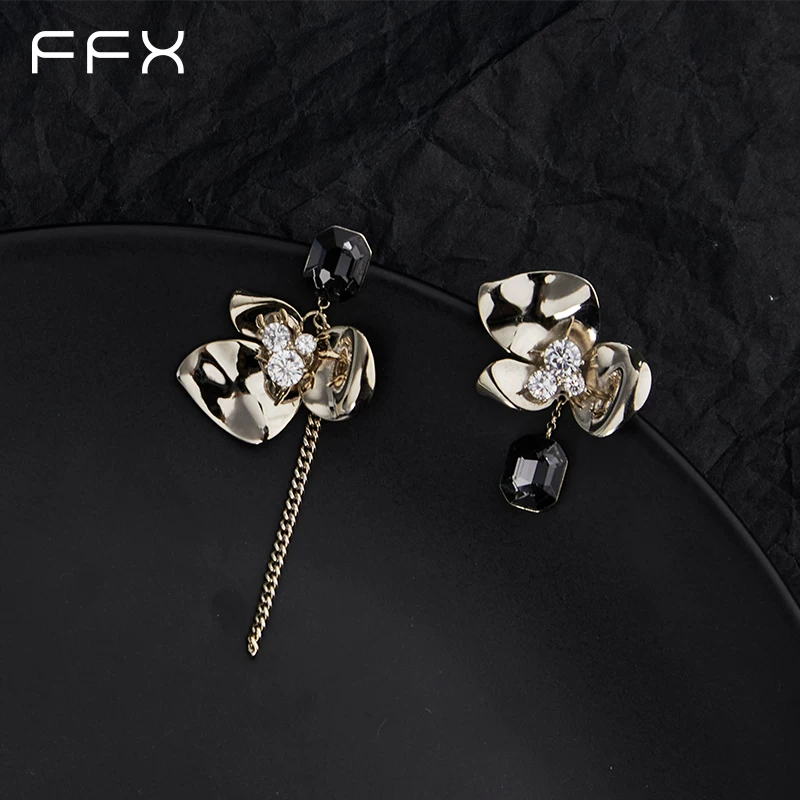 FFX フラワーモチーフフリンジピアス