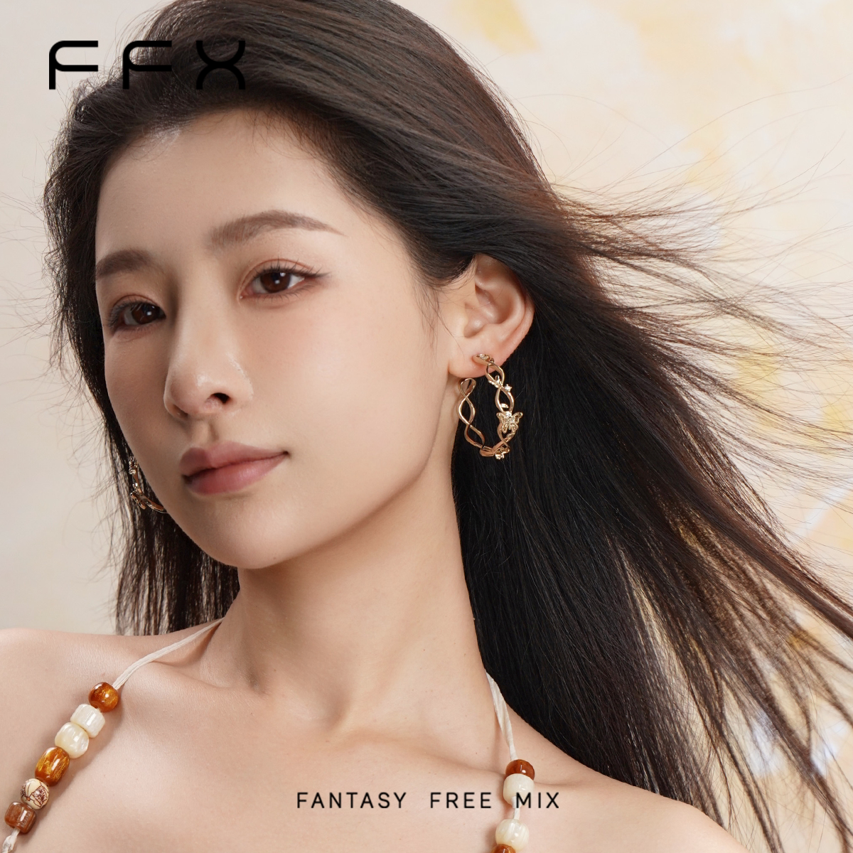 FFX カットアウト蝶モチーフフープピアス